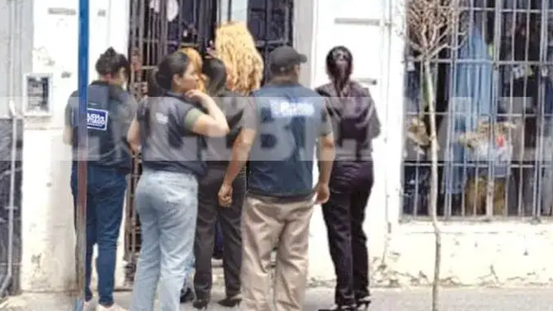 Les revisaron el celular a sus hijas y descubrieron al "monstruo norte�o": grababa todo