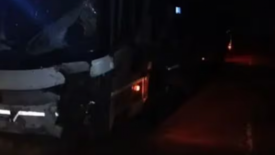 Choque brutal: dos motociclistas murieron al estrellarse contra un colectivo