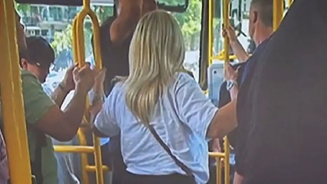 ¿Humildad o su hija es una rata? La "mamá de" apareció en el bondi y no lo podían creer