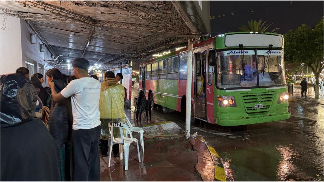 Cena Blanca en Perico: trasladan a los estudiantes a sus salones