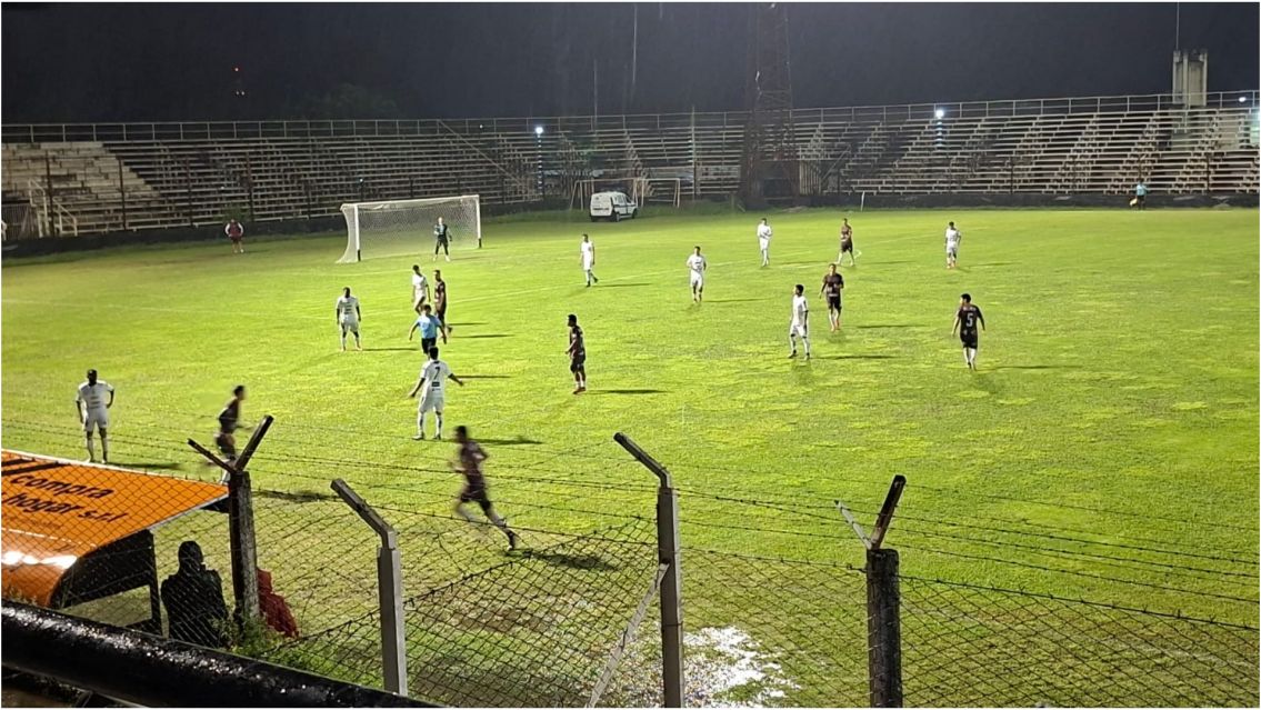 Zapla y Luj�n se enfrentan pese a la lluvia intensa en Palpal�