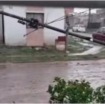 Vecinos de Alto Comedero denuncian cortes de luz y peligro por postes inclinados