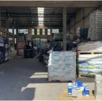 Entraron a robar a un conocido local y se llevaron hasta las cajas navideñas de los empleados