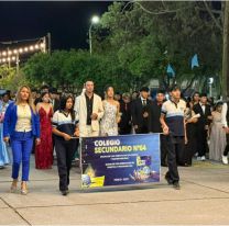 Ya comenzó la pasarela de la Cena Blanca en Perico