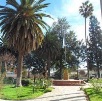 El extra&ntilde;o cartel que apareci&oacute; en un banco de una plaza: "Mar&iacute;a..."