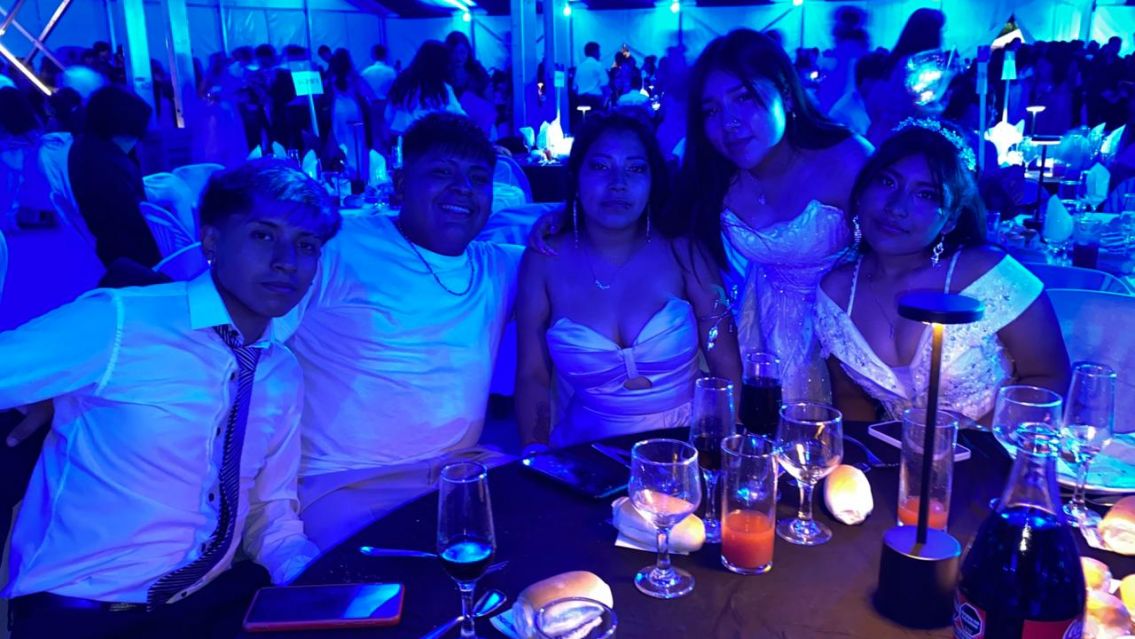 Brill� la Cena Blanca 2025: pasarela, fiesta y emoci�n para 4 mil egresados