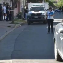 Un policía atropelló a un joven, huyó y luego mató al primo de cuatro disparos