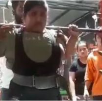 Tragedia en un gimnasio: una joven muri&oacute; aplastada por una barra de 270 kilos