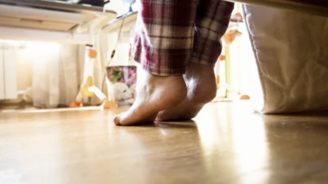 Policías quedaron paralizados al descubrir el horror debajo de la cama de esta mujer