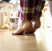 Policías quedaron paralizados al descubrir el horror debajo de la cama de esta mujer