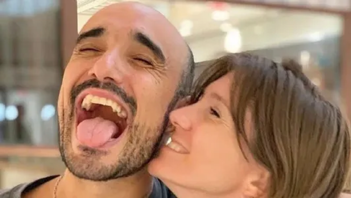 Tras el esc�ndalo de usurpaci�n, Abel Pintos mostr� su mansi�n so�ada