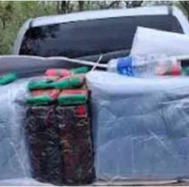 Detuvieron a dos jujeños que abandonaron una camioneta repleta de hojas de coca