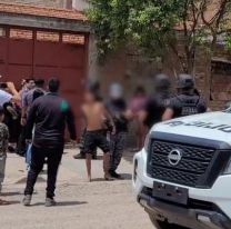 Jujeños estaban tomando en la calle: cuándo lelgó la policía se sacaron y empezó una batalla