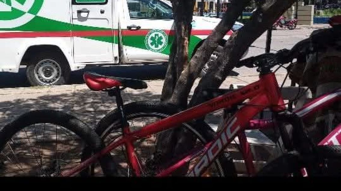 Urgente: buscan a los padres de una juje�ita que se desmay� camino a la escuela