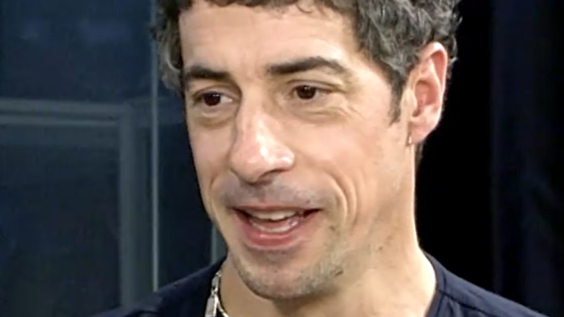 ¿Y su novia? Esteban Lamothe fue visto a los besos con cuatro, "un montón"