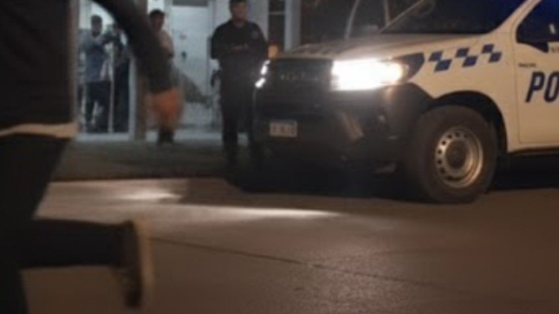 Lo internaron intoxicado, se escapó del hospital, volvió golpeado y murió