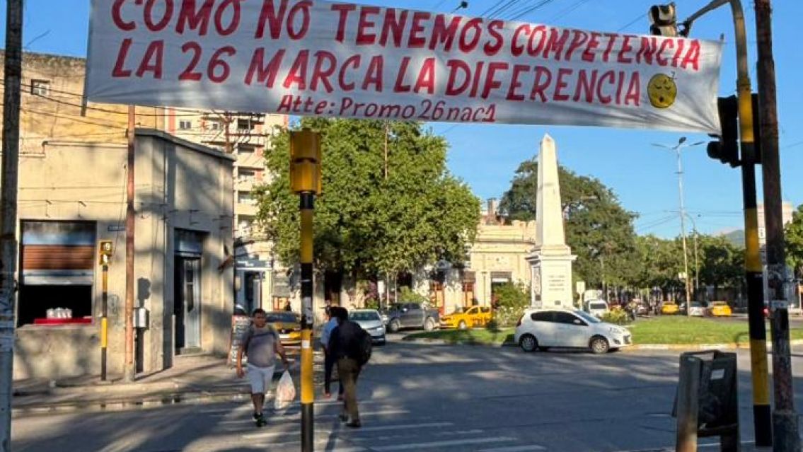 La "guerra de pasacalles" volvi� al Nacional 1: cruces entre la Promo 25 y la Promo 26