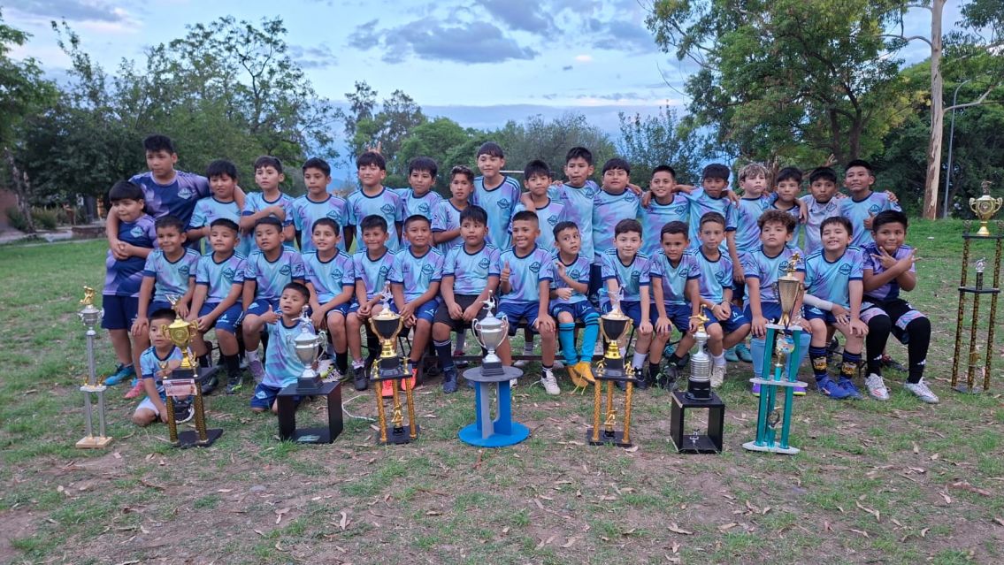 Una escuela de fútbol de Palpalá busca apoyo para competir en un torneo internacional en Chile