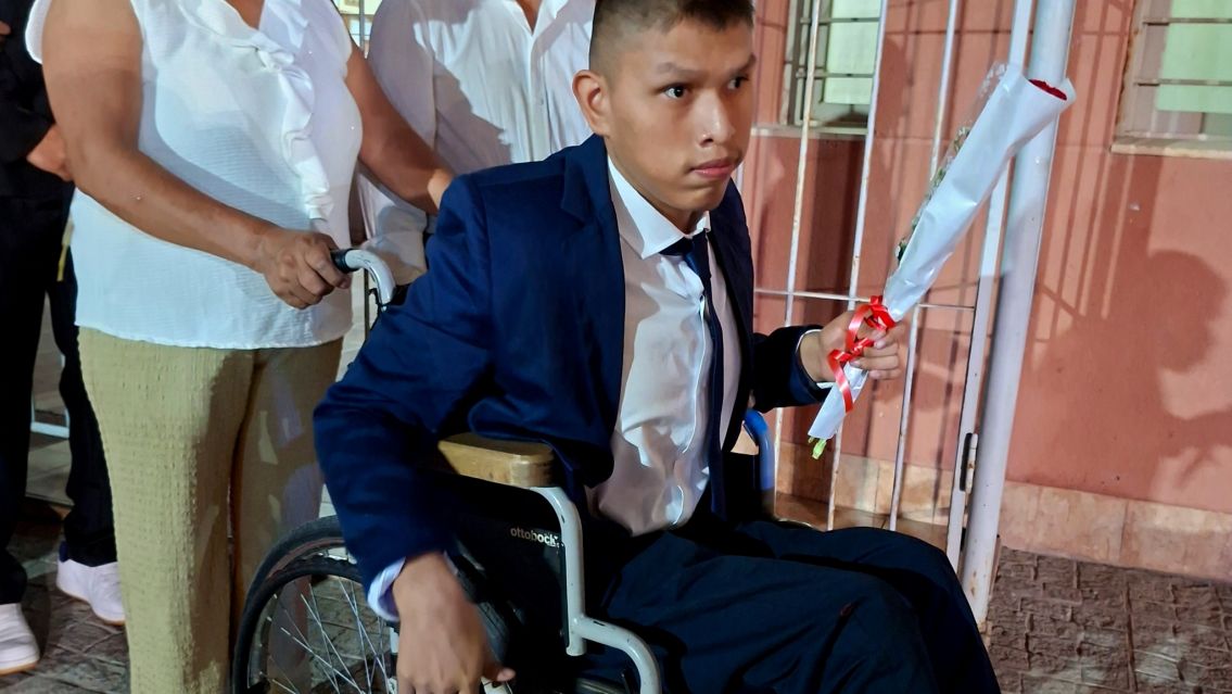 Axel, el egresado más querido: la historia que emocionó a todo San Pedro