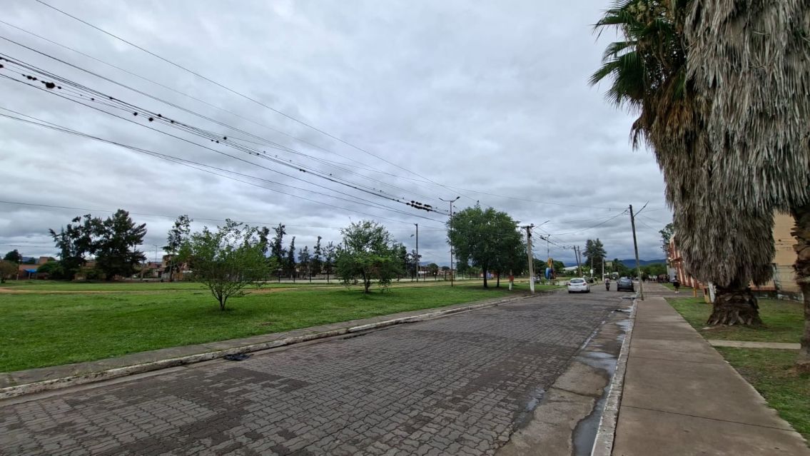 La llovizna sorprendi� a todos los juje�os este viernes