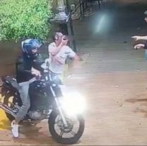 Un motochorro le apunt&oacute; a una pareja para robarle los celulares