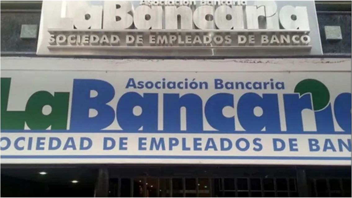 Nuevo incremento para los bancarios: salario inicial por encima de los $2 millones
