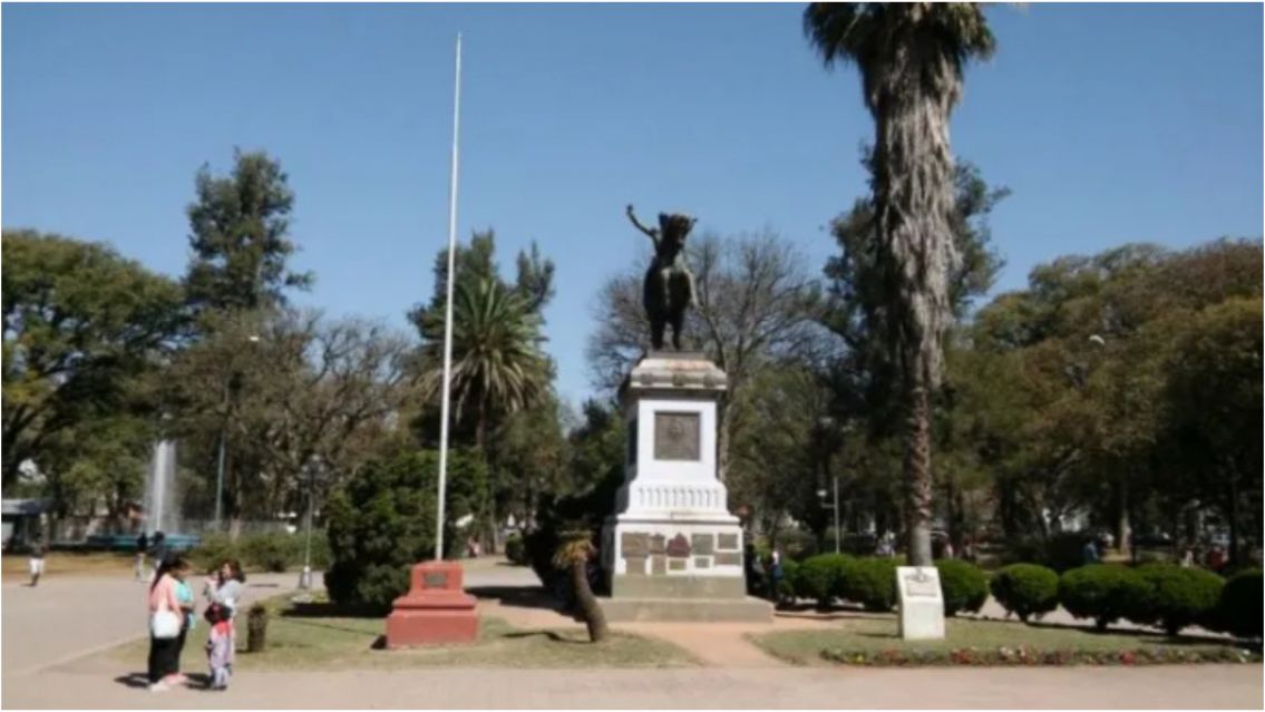 El banderazo estudiantil dejó polémica: reclamos por el estado del Parque San Martín
