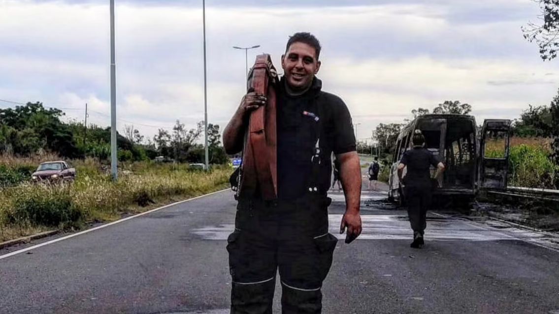 Quién era el bombero que murió tras haber sido atropellado mientras combatía un incendio