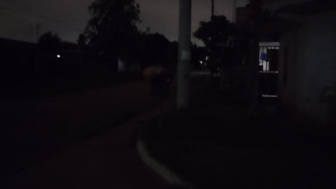 A oscuras todo el año: vecinos de La Merced denuncian abandono municipal en Palpalá