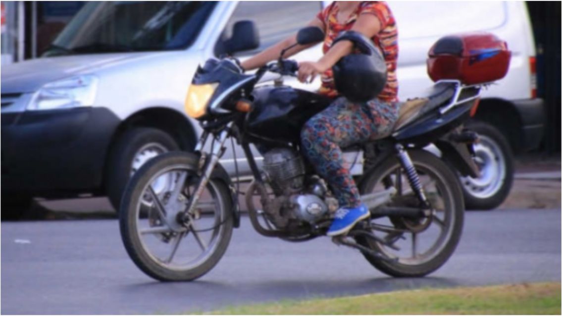 Dura advertencia para motociclistas en la capital juje�a: "Sin casco no ingres�s"