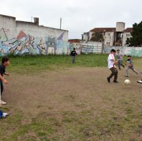 Por jugar a la pelota: juje&ntilde;o golpe&oacute; a un changuito de 13 a&ntilde;os y al padre