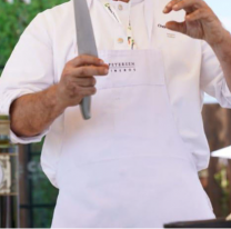 Todos rezan por &eacute;l: conocido cocinero de la televisi&oacute;n argentina est&aacute; en terapia intensiva