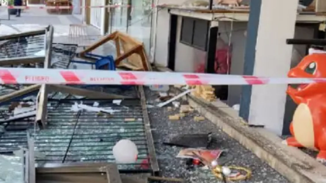 Explosión inesperada: una cafetera voló un bar temático