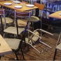 Encontr&oacute; a su novia con otro en una pizzer&iacute;a y destroz&oacute; el local