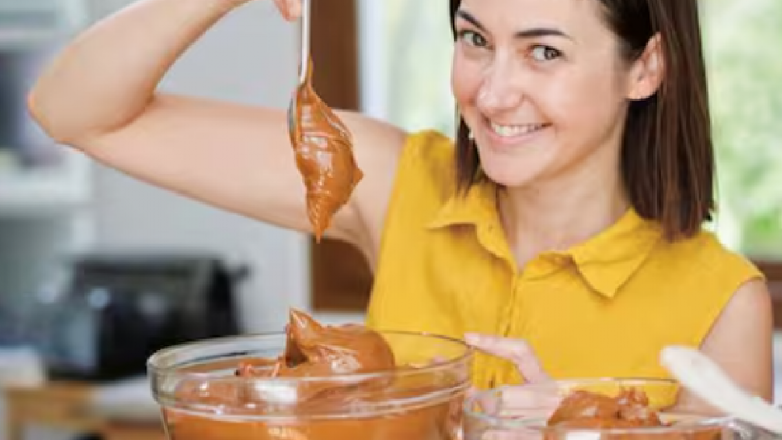 Trabajaba en Cocineros Argentinos y ahora vende pan dulces a 45 mil pesos 