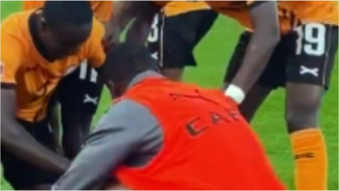 Futbolista quiso festejar un gol y casi se rompe el cuello: pudo ser una tragedia