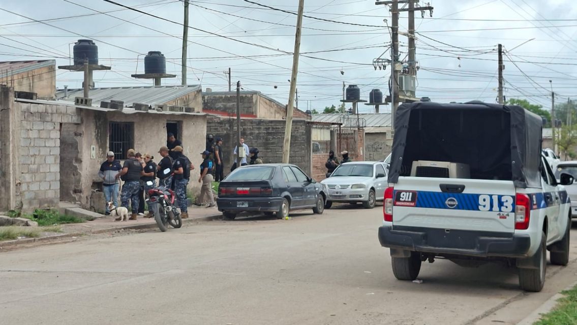 Tremendo operativo en Palpalá: allanamiento y fuerte despliegue policial