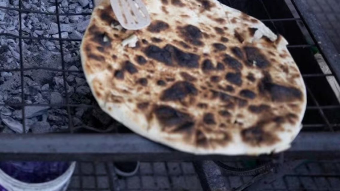 Mejor que la rellena: la nueva tortilla que se vende en las calles