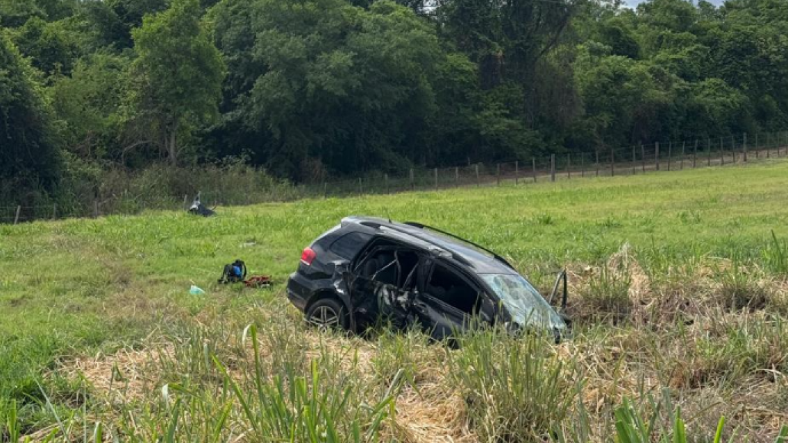 Auto lleno desbarranc� en plena ruta 34, �era un remis trucho?