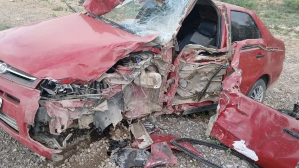 Las peores fiestas de su vida: chocó contra un camión y está grave en San Pedro