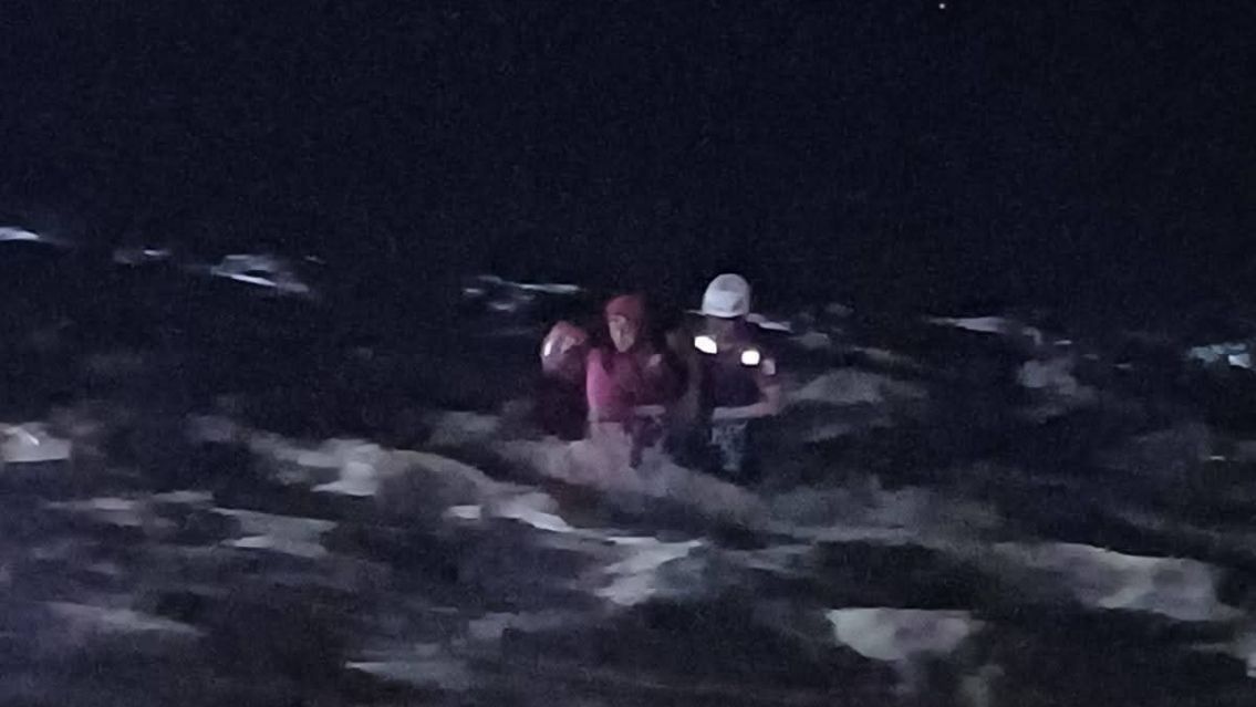 Rescate contrarreloj en el Río Grande: salvaron a seis pescadores aislados por la crecida