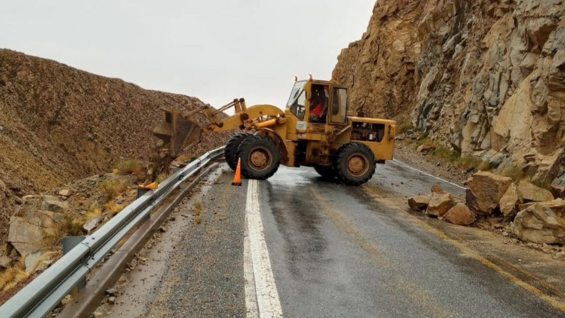 Despejaron la RN 52 tras derrumbes y hay paso con precauci�n