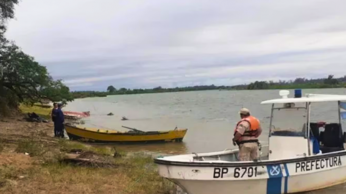 Volc� una lancha en el medio del r�o y hay dos personas desaparecidas