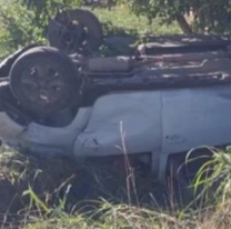 Su esposa le dio un mate mientras manejaba, volcó y murió