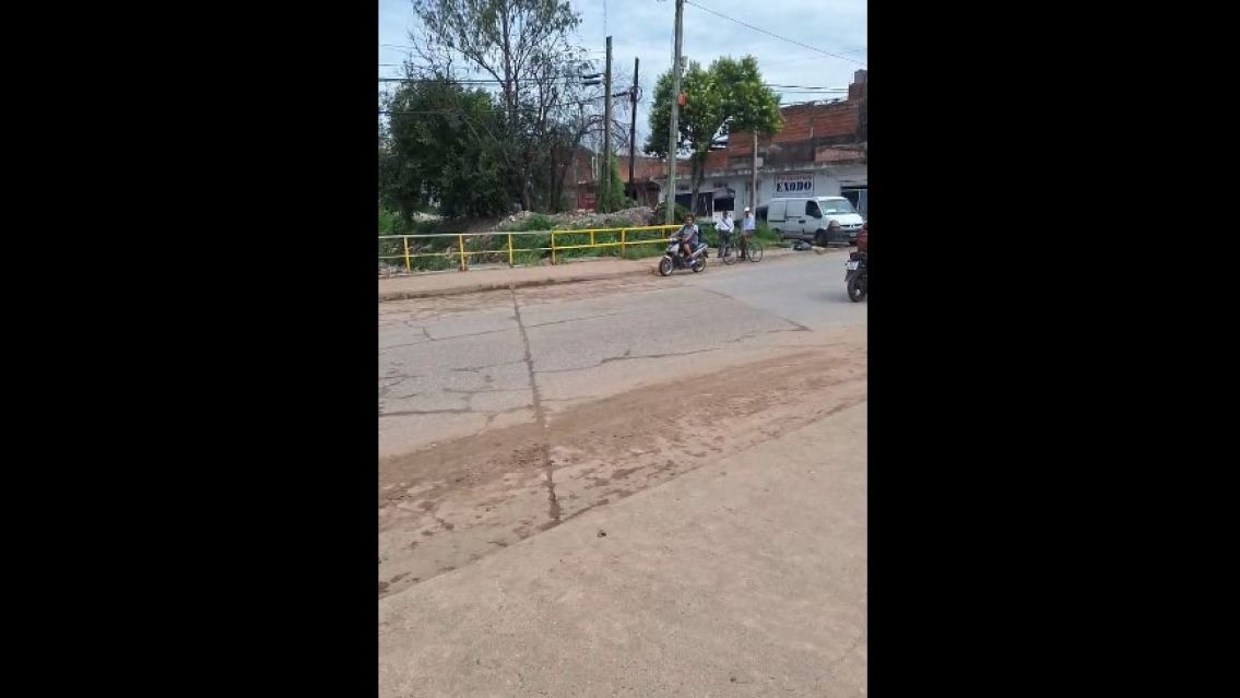 Palpalá: el desborde del arroyo Las Martas puso en jaque a comerciantes y vecinos