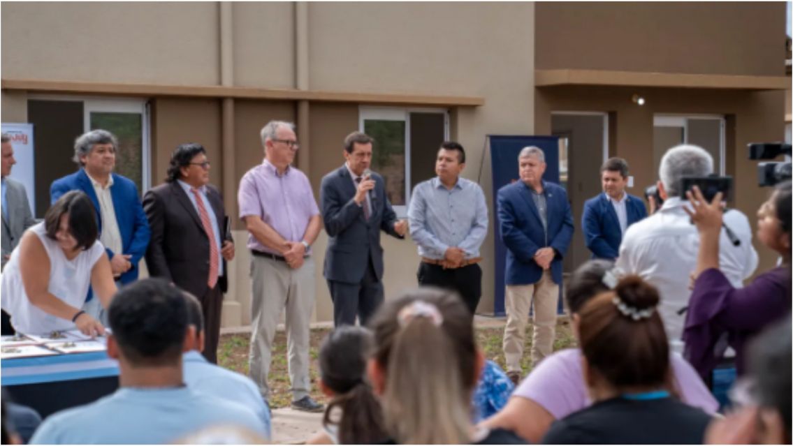 Sadir encabez� la entrega de 44 viviendas en Palma Sola