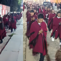 Así adoran al Niño Dios en Humahuaca: aplausos para el Pesebre Los Ponchos Rojos