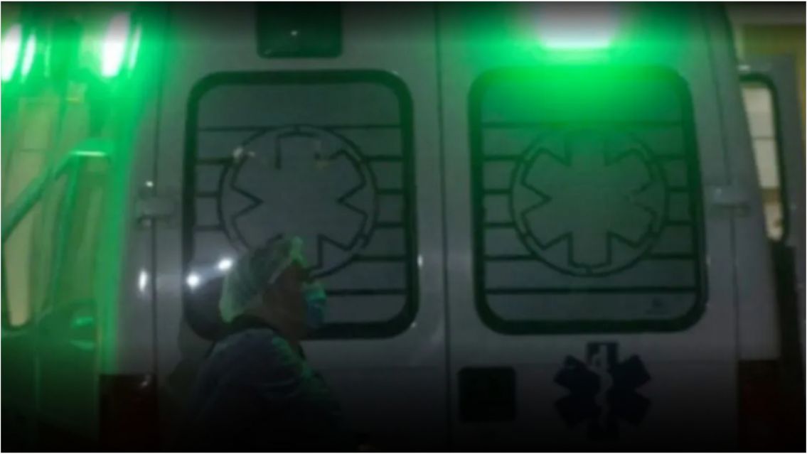 Hombre cay� del capot del auto de su expareja y muri� atropellado