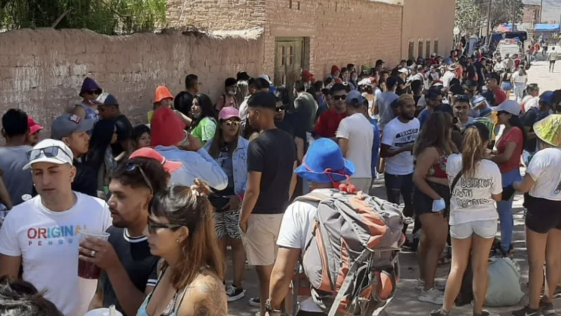 Chaya de Mojones: casi un millón de pesos de multa por orinar en la calle