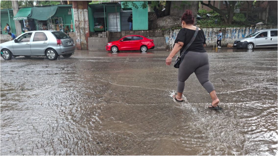 La lluvia sorprendi� a los juje�os en la Vieja Terminal a horas de A�o Nuevo